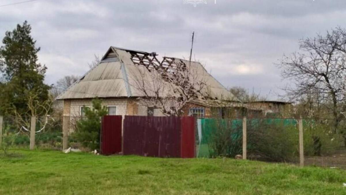 Пошкоджено приватні будинки — наслідки ворожих ударів по громадах Запорізької області