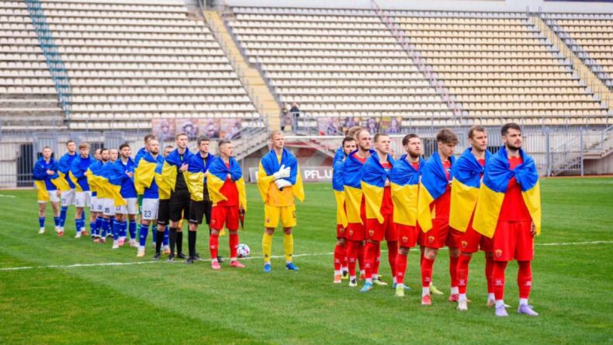 Перша ліга. У групі «Вибування» у неділю «Металург» приймав хмельницьке «Поділля»