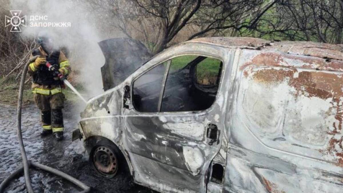 У Запорізькому районі рятувальники загасили займання авто через атаку БПЛА