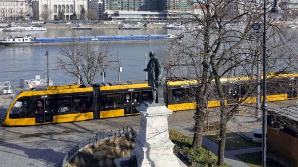 У Будапешті до кінця червня продовжили безплатний проїзд для українських біженців