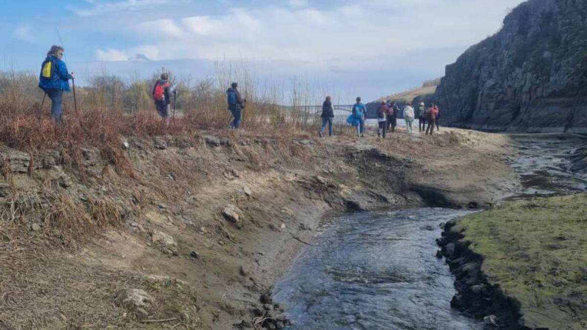 Екскурсія дніпровців по скелях Старого Дніпра: знайдено новий напис?