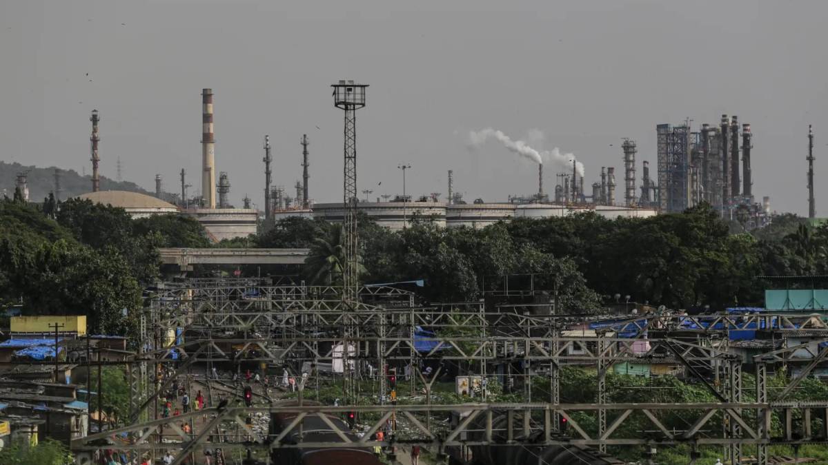 Індія шукає заміну російській нафті через загрозу санкцій США, – Bloomberg