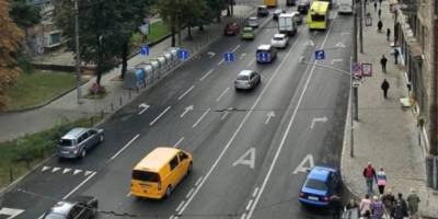 Мопедам та мотоциклам дозволили їздити смугою для руху маршруток