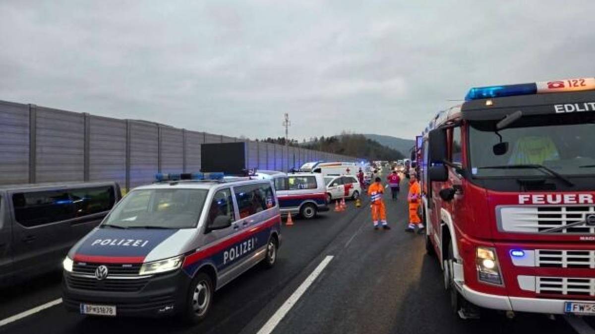 В МЗС України підтвердили інформацію про ДТП із українцями в Австрії