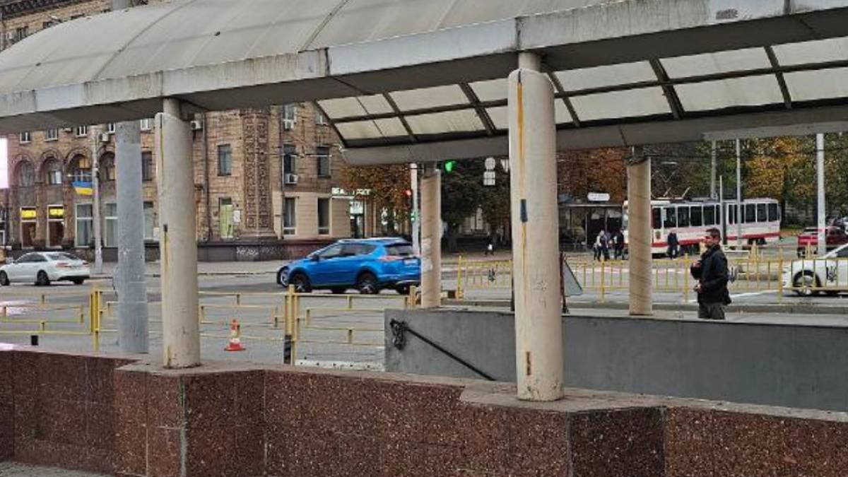 З головного проспекту Запоріжжя прибрали незаконну рекламу — фото