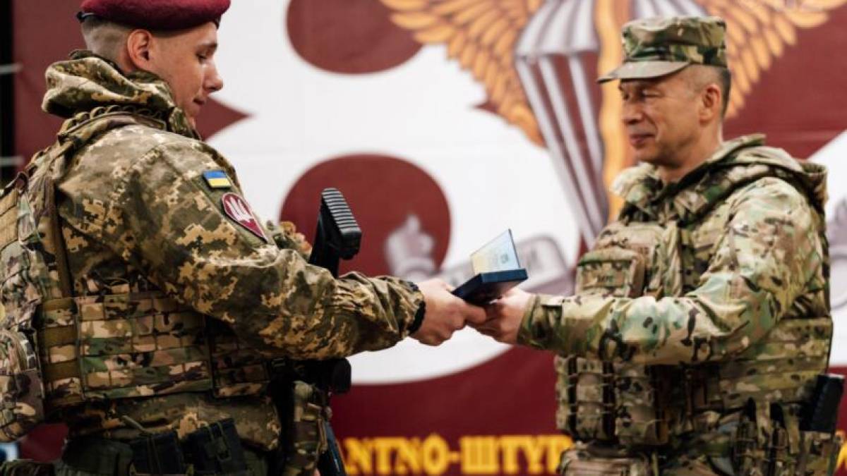 Військового з Гуляйполя нагородили нагрудним знаком “Золотий хрест”