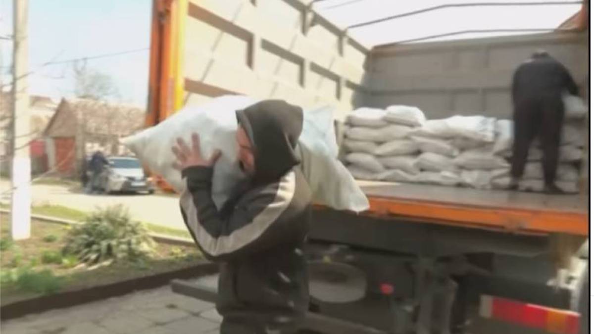 Мешканці прифронтової громади отримали більше 700 тонн паливних брикетів