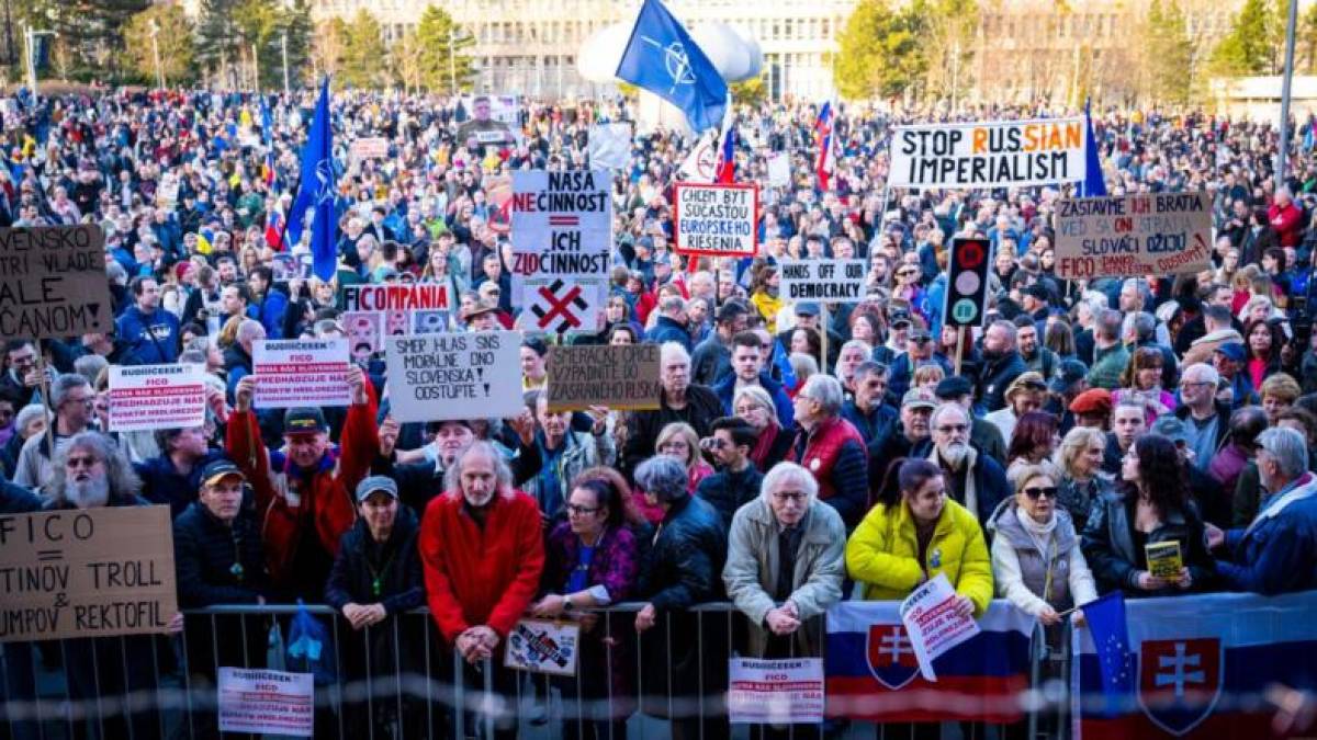 У столиці Словаччині тисячі людей протестували проти закону схваленого урядом Фіцо.