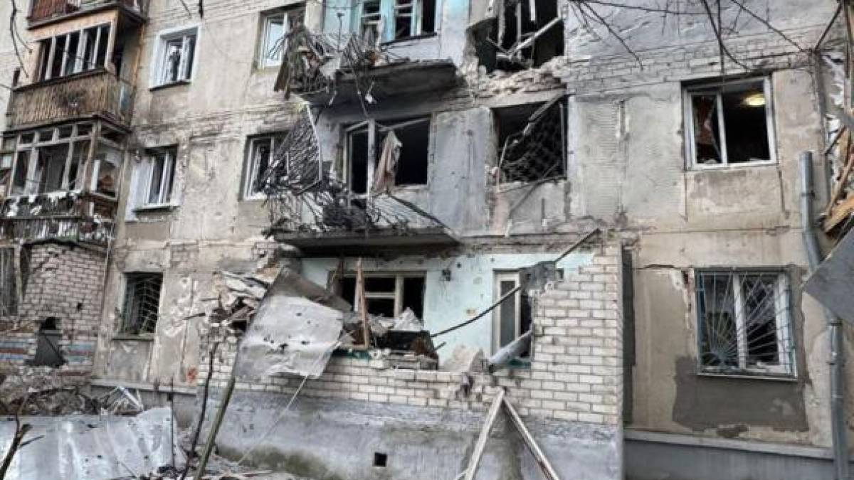 росіяни випустили близько десяти снарядів по Херсону – пошкоджені лікарня та багатоповерхівки
