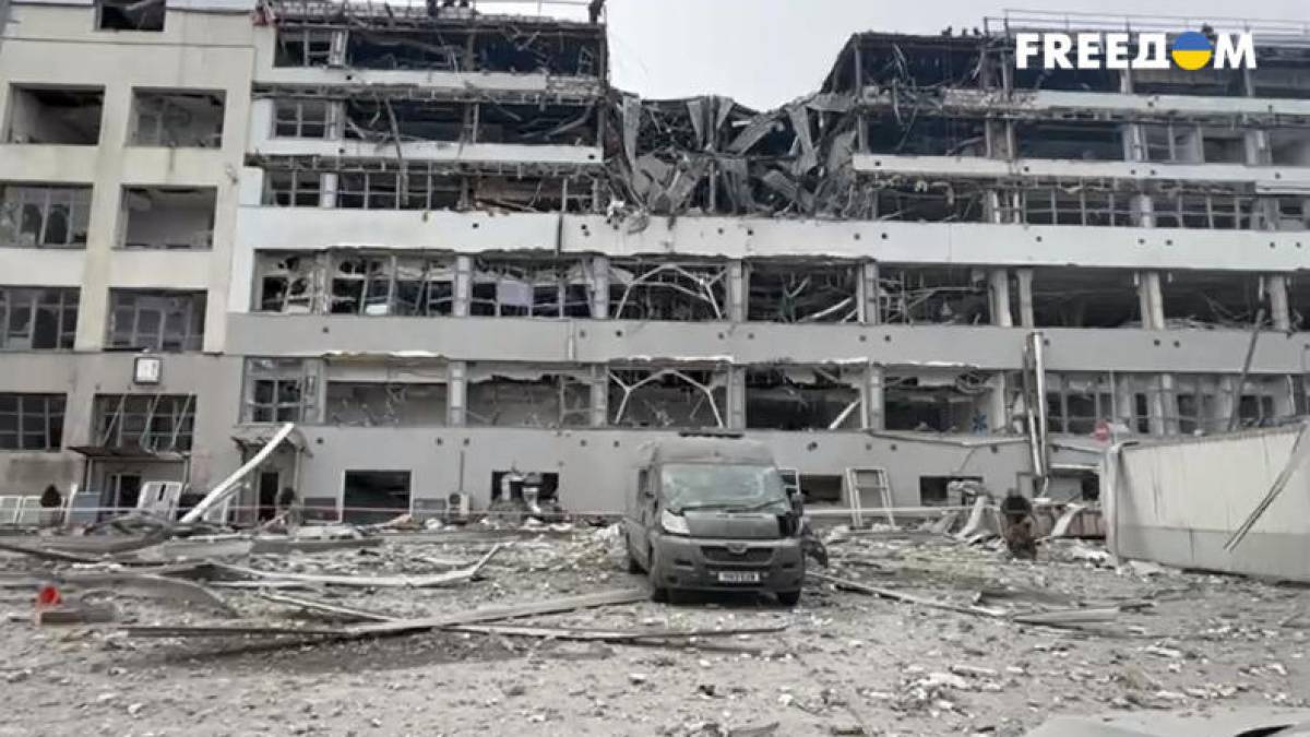 Ракетний удар пошкодив у Києві будівлю редакцій телеканалів іномовлення — Freeдом