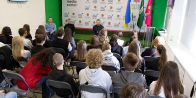 Запорізька молодь поспілкувалася з головним патрульним міста