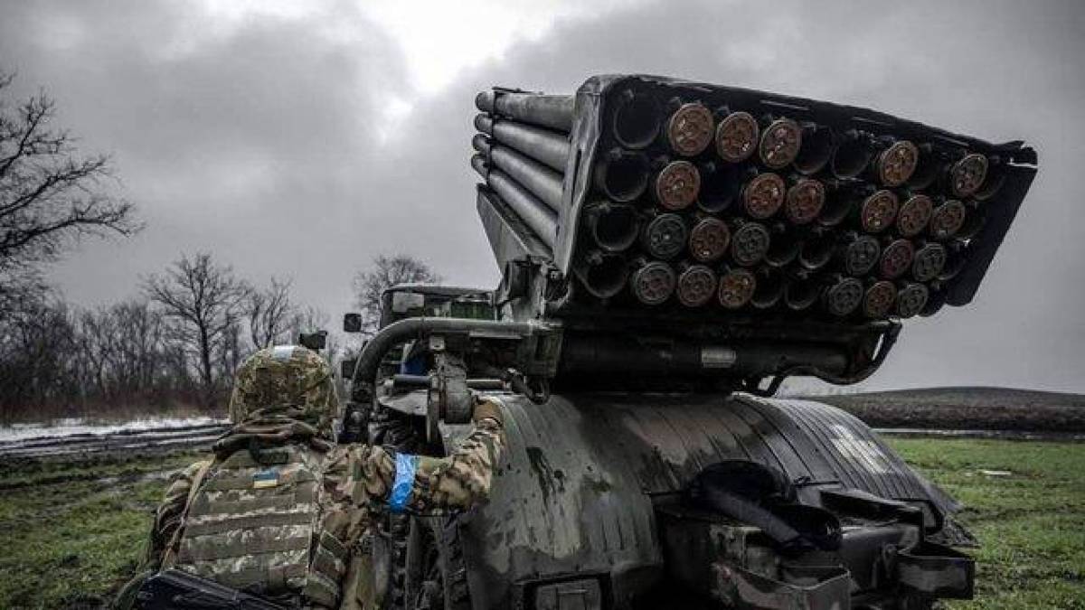 Генштаб ЗСУ — про орієнтовні втрати  ворога на 9 квітня: 927580 (+1270) осіб, 25912 (+52) артсистеми, 22021 (+10) ББМ