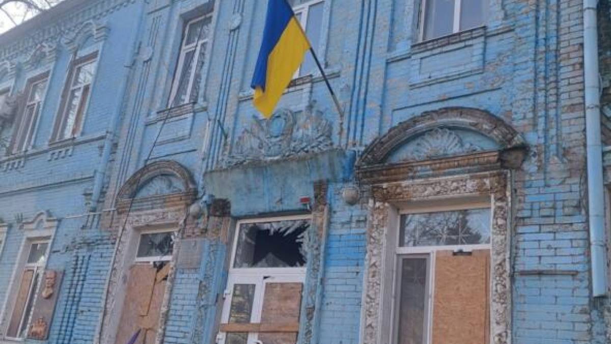 Над Гуляйпільською міською радою оновили прапор