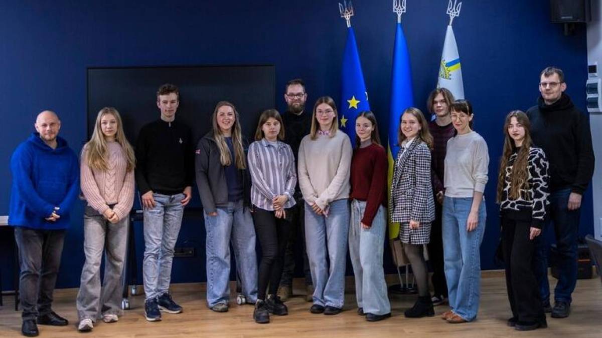 Запорізькі школярі спілкувалися з британськими громадськими діячами про медіаграмотність