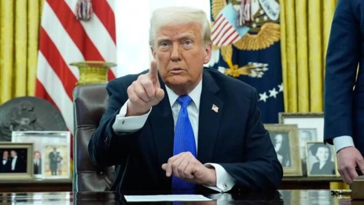 Трамп продовжив на рік дію указу Байдена щодо санкцій проти росії