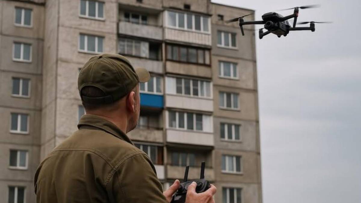 В Запоріжжі подовжено обстеження будинків дронами, що виявляють приховані пошкодження