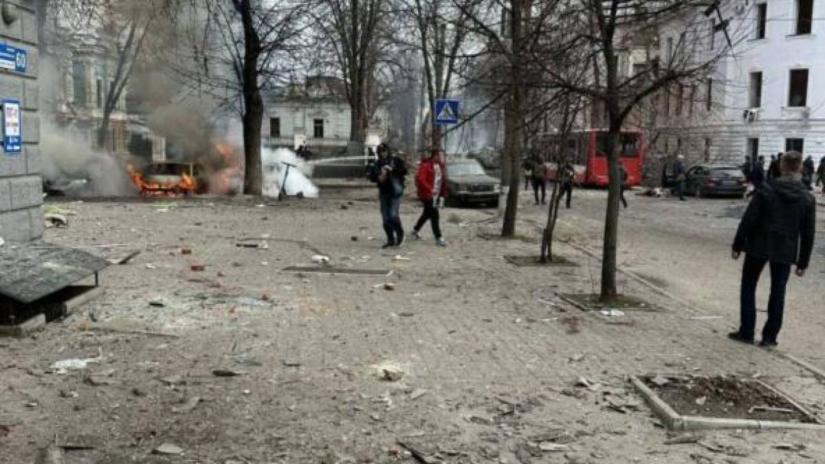 Унаслідок ракетного удару РФ зруйновані будівлі Сумського університету та будинки