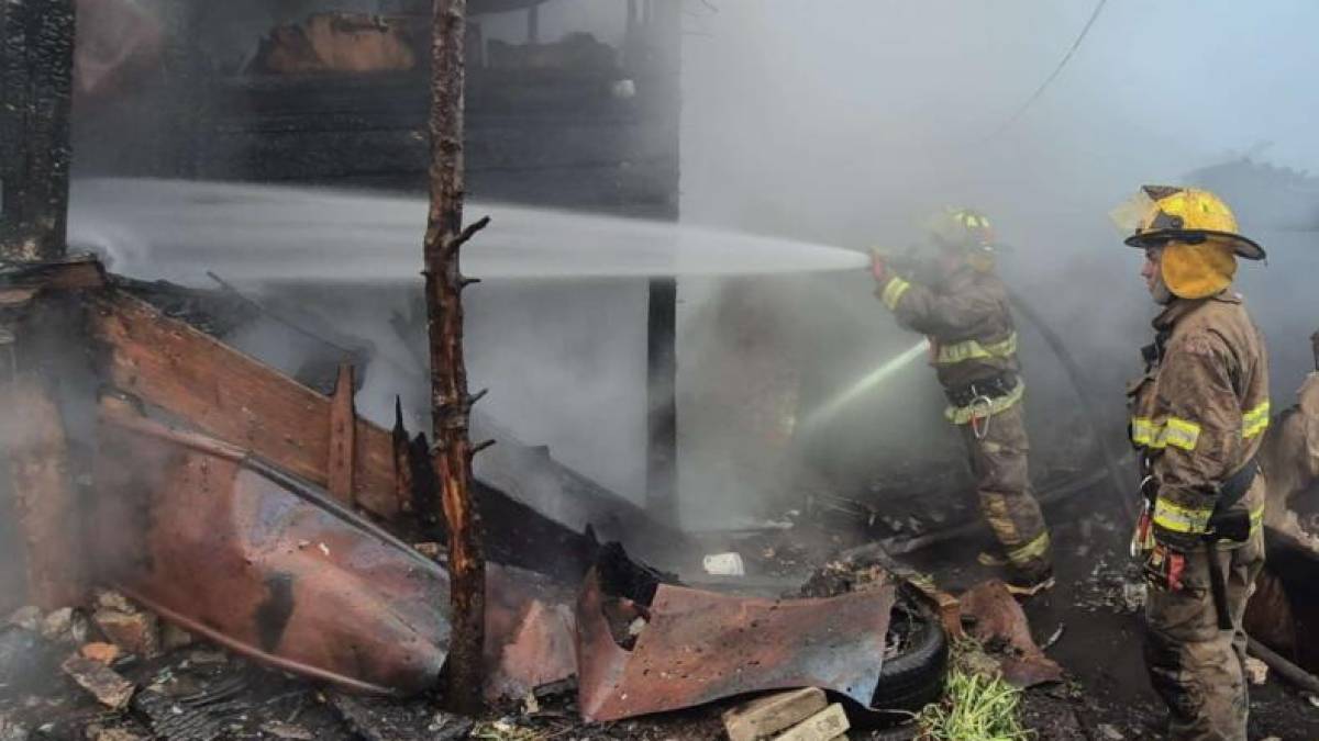 У Запоріжжі сталися масштабні пожежі у багатоповерхівці та приватному будинку