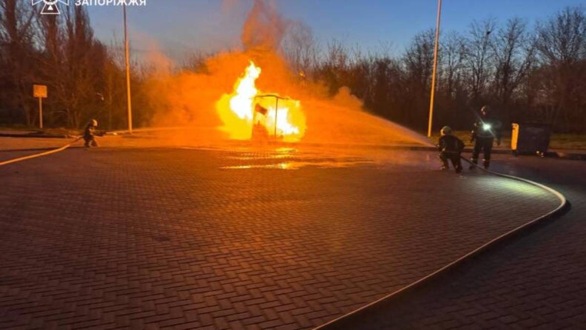 ДСНС Запорізької області: ліквідація наслідків ворожих обстрілів 13 квітня