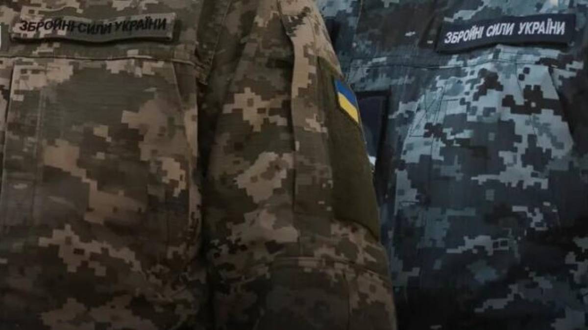 Коли відбувається перехід військовослужбовців на літню форму одягу — Міноборони