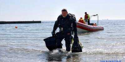 В Одесі водолази почали підготовку пляжів до курортного сезону