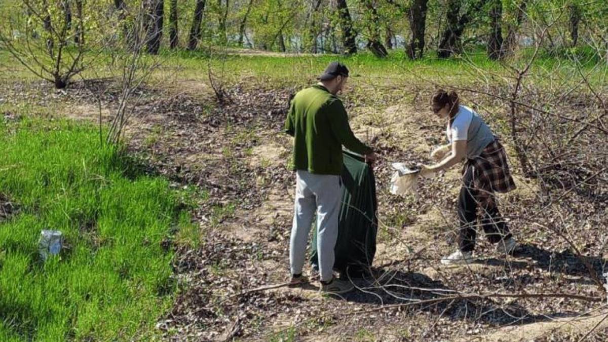 Прибережну зону навпроти Возненсенівського парку звільнили від сміття