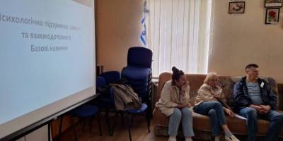 Допомагаючи людям, допомагаєш собі