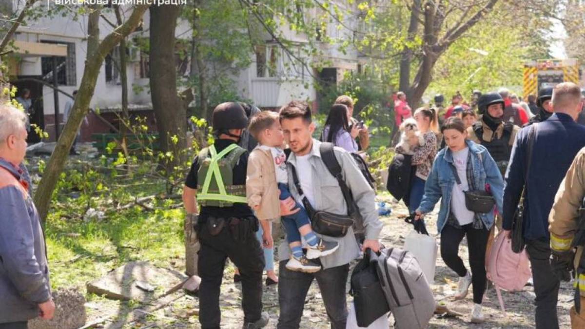 Одна людина загинула, 22 — поранені. Зросла кількість постраждалих від ворожого удару по Запоріжжю