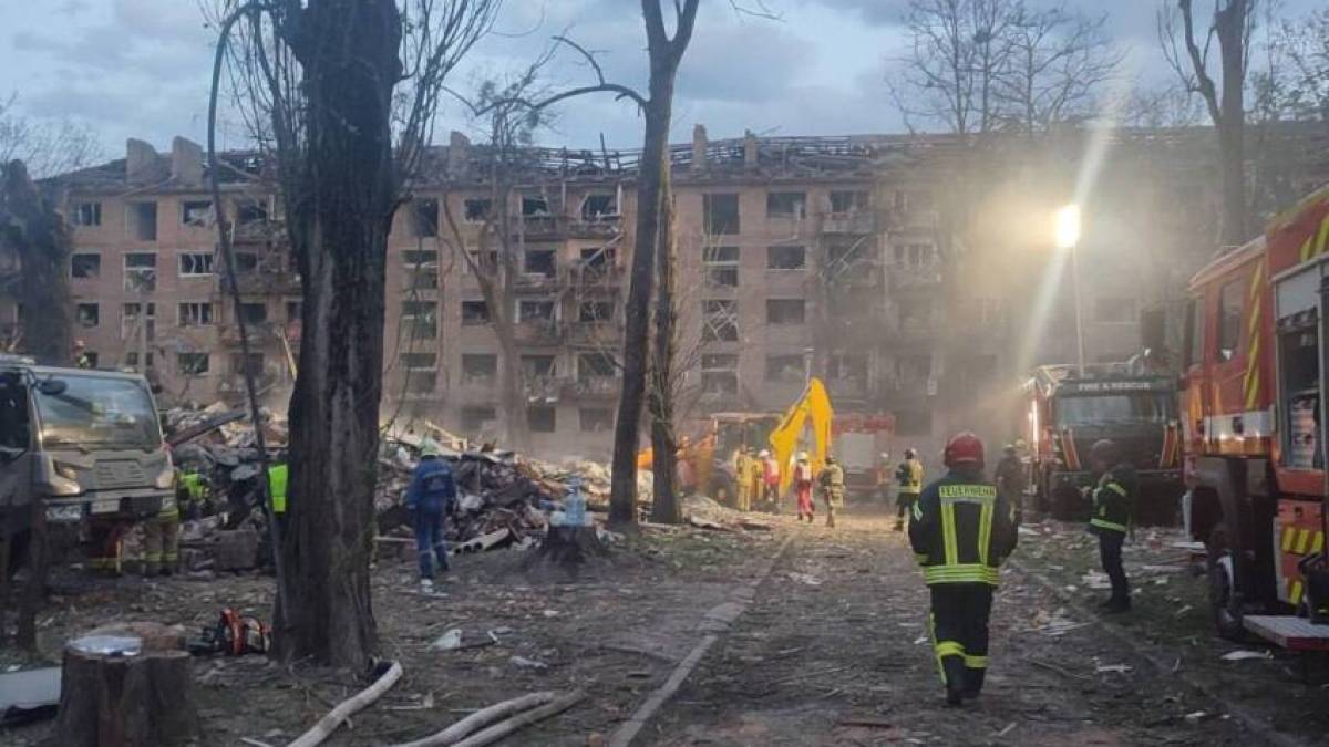 У Києві внаслідок масованої атаки рф є руйнування у шести районах, пошкоджена станція метро