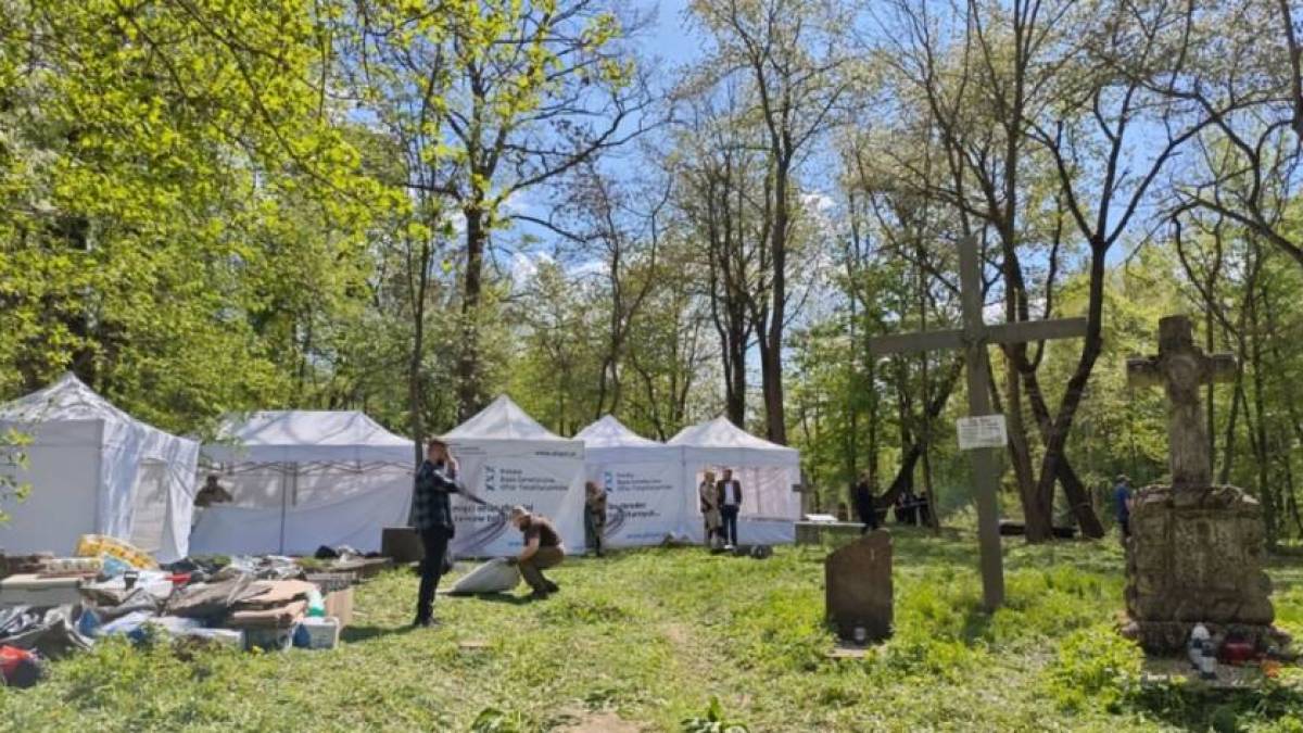 На Тернопільщині українсько-польська експедиція розпочала ексгумаційні роботи у Пужниках