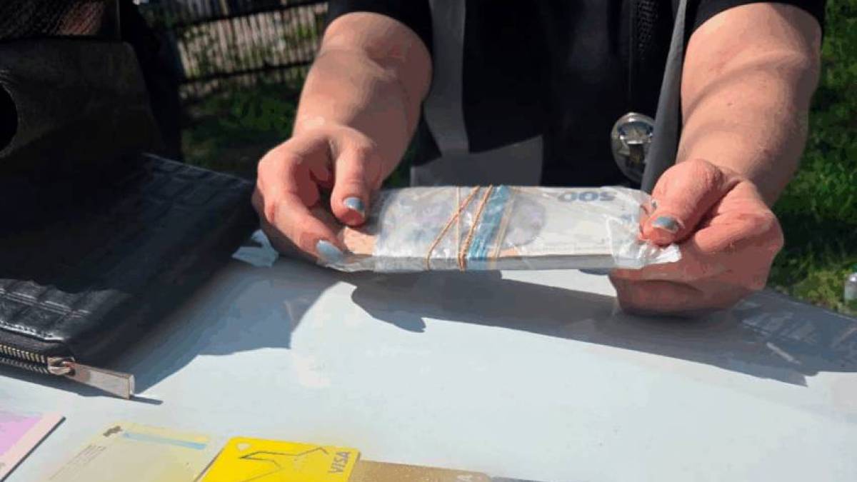 У Запоріжжі одну з керівниць КП спіймали на хабарі