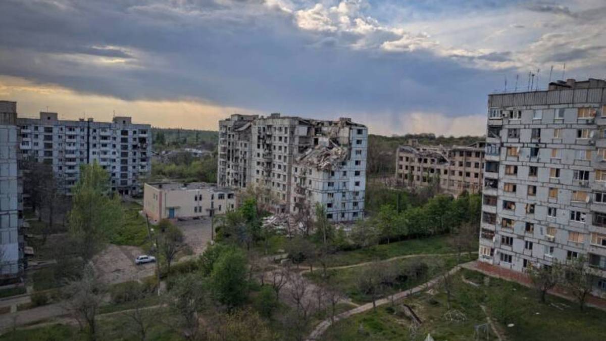 російські загарбники продовжують знищувати мирні міста і села Запорізької області