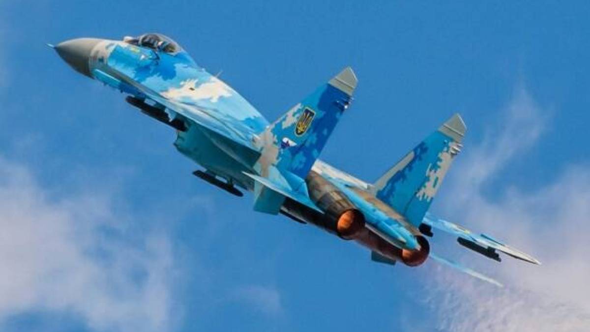Під час виконання бойового завдання втрачений винищувач Су-27, пілот живий – Повітряні сили