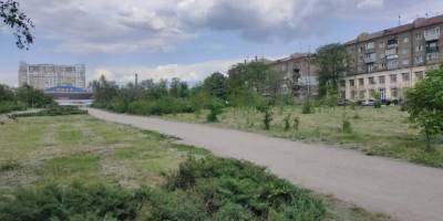Захистити ім’я Дениса Тарасова та сквер прийшли до суду ветерани та вдови