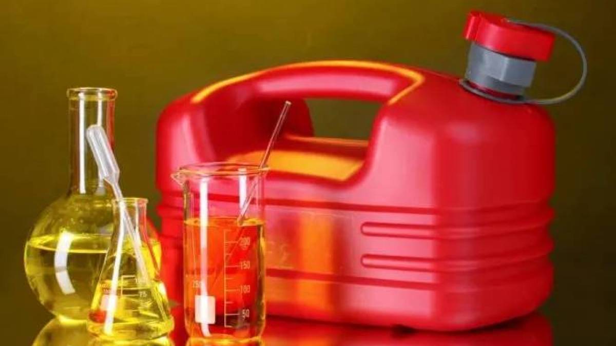 З 1 травня усі АЗС в Україні додаватимуть до бензину спирт або так званий біоетанол