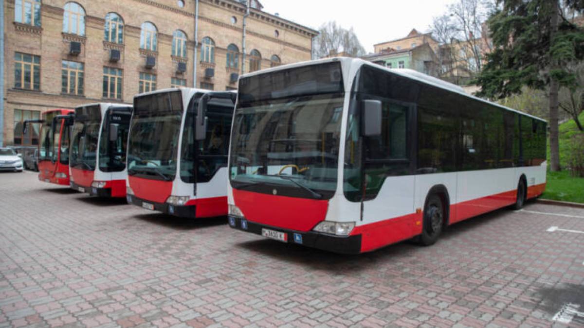 Рада дозволила комунальним підприємствам використовувати гуманітарні автобуси