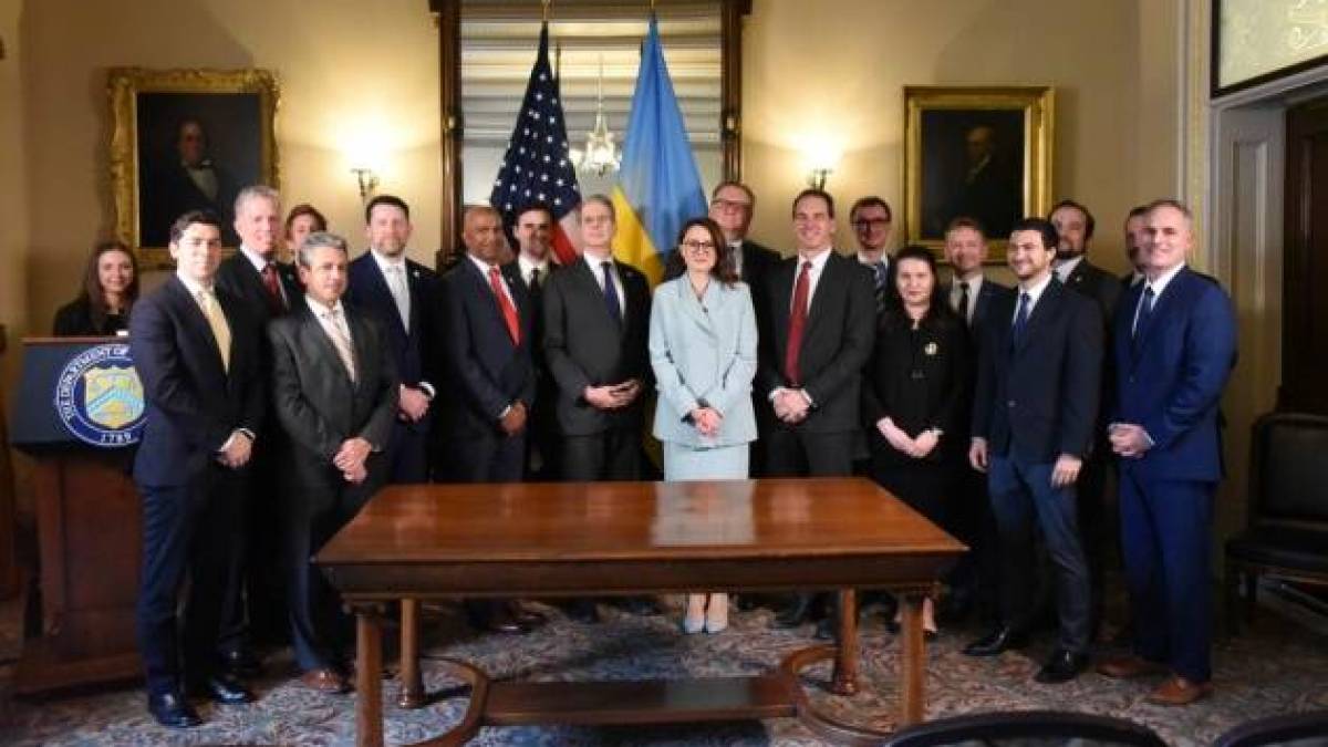 Україна та США підписали угоду про корисні копалини