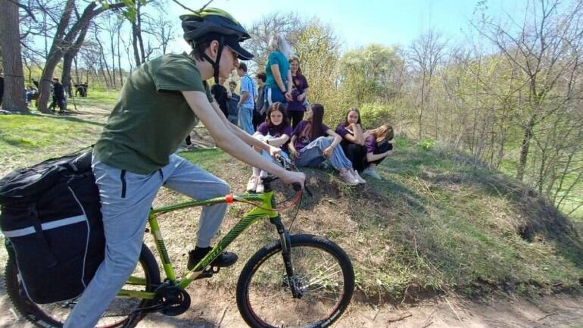 У Запоріжжі молодь змагалася у велосипедному туризмі