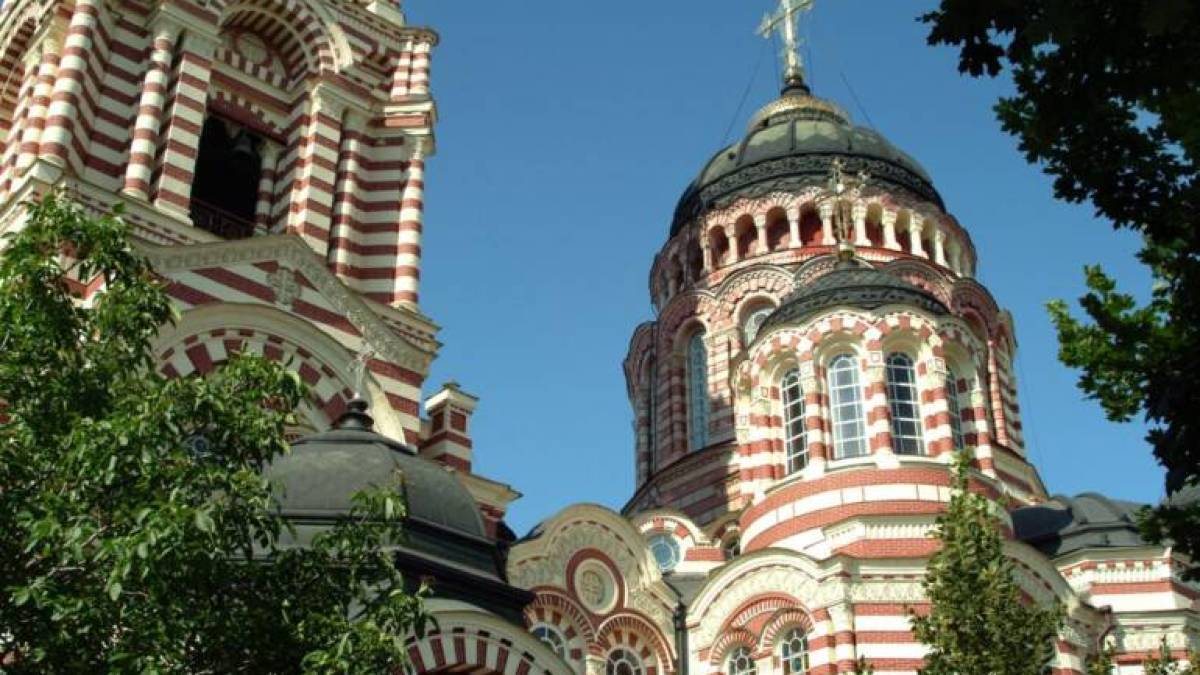 Церковне свято 2 травня: у чому допомагає Лубенський і Харківський чудотворець