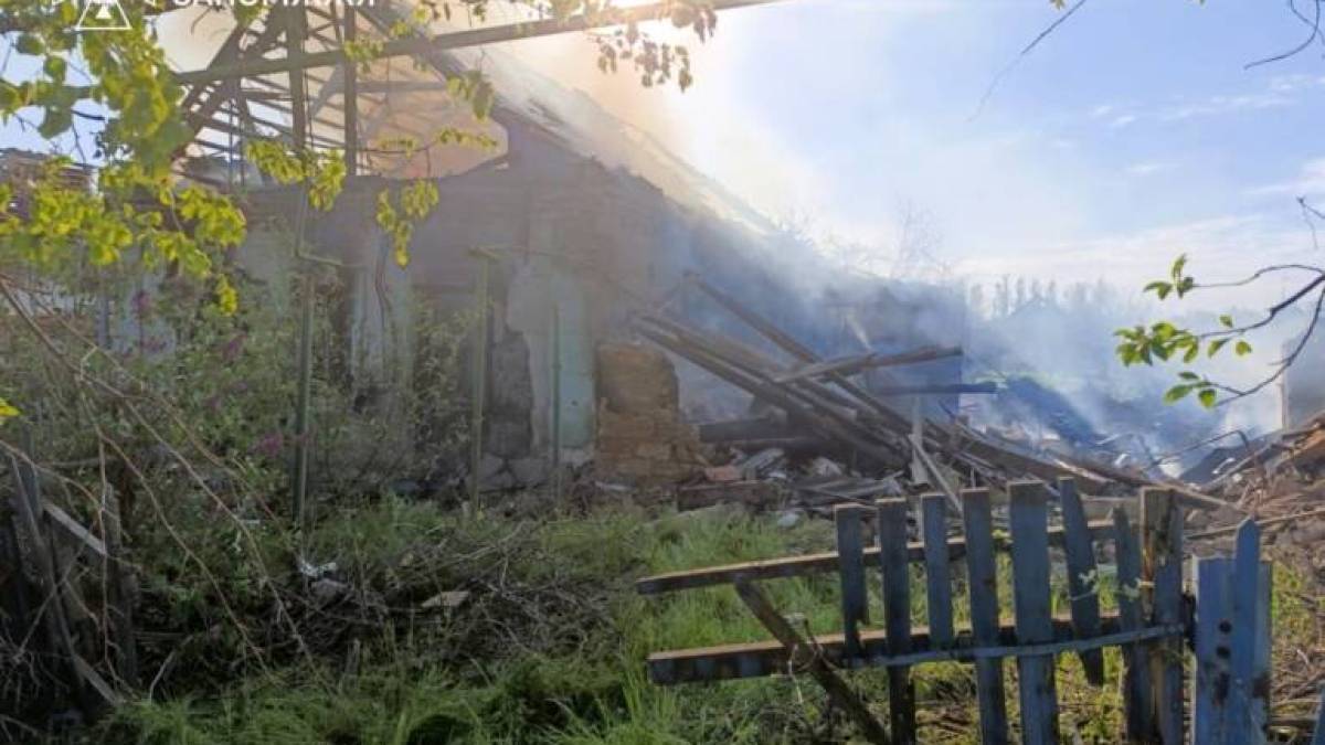 ДСНС Запорізької області: ліквідація наслідків ворожих обстрілів 1 травня