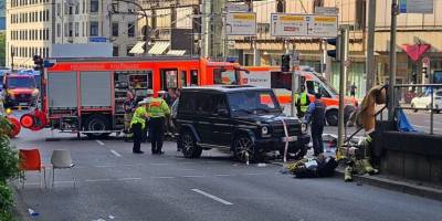 У німецькому Штутгарті авто вʼїхало в людей на переході, є постраждалі