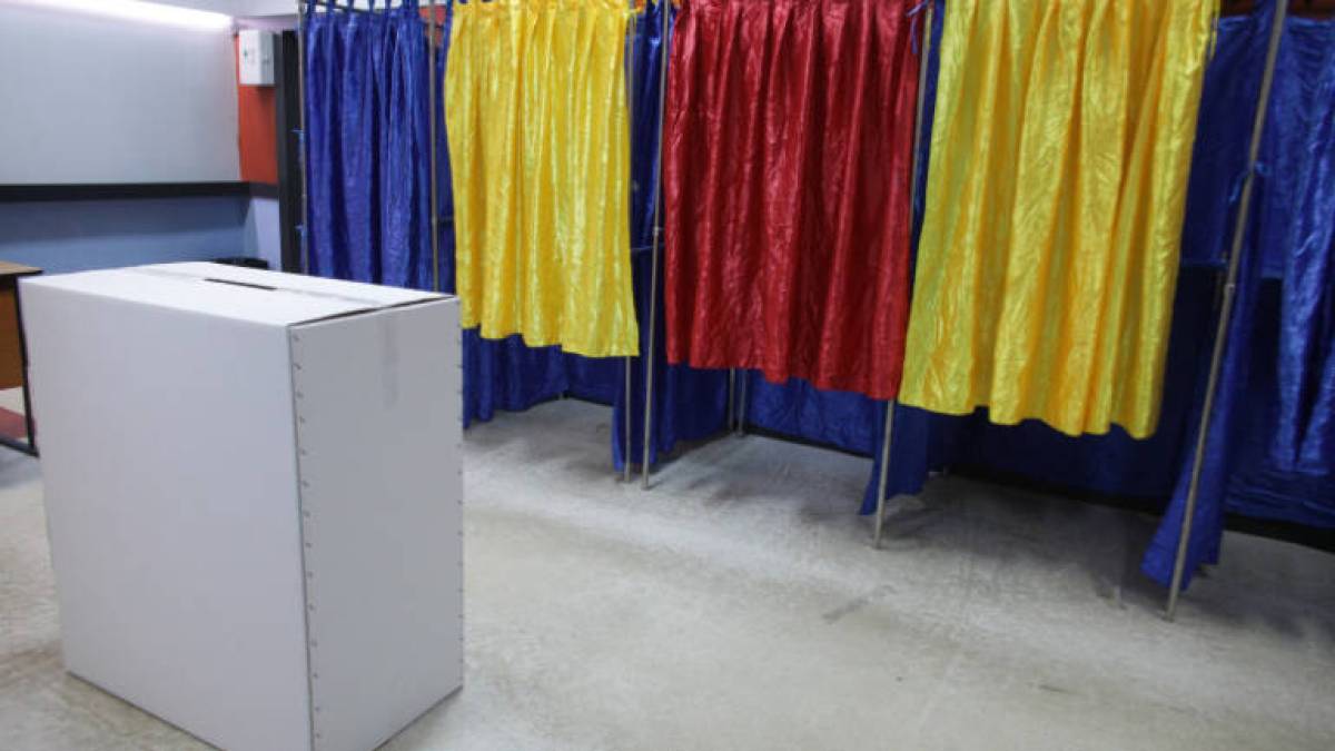 У Румунії проходять повторні вибори президента після анулювання попередніх