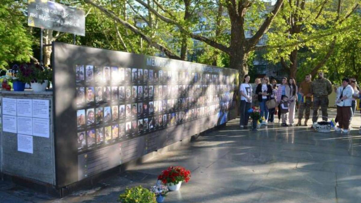 В Запоріжжі з’явилося впорядковане місце пам’яті воїнам, полеглим у російсько-українській війні