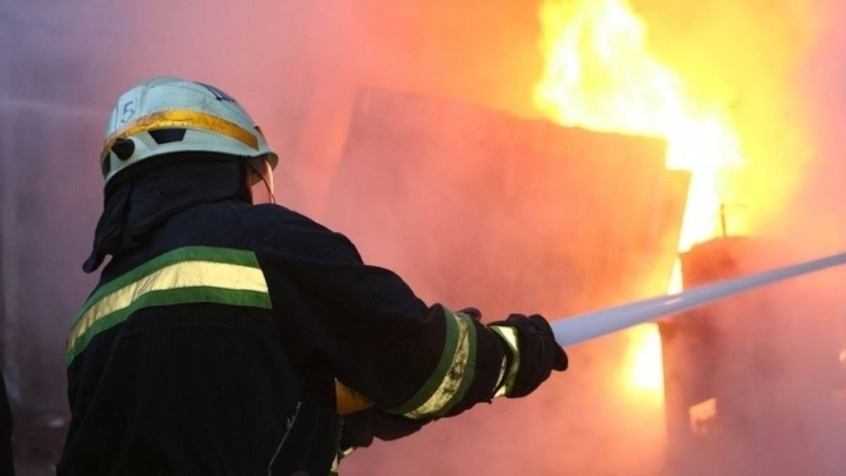 У Запоріжжі з палаючої багатоповерхівки врятували 9 жителів