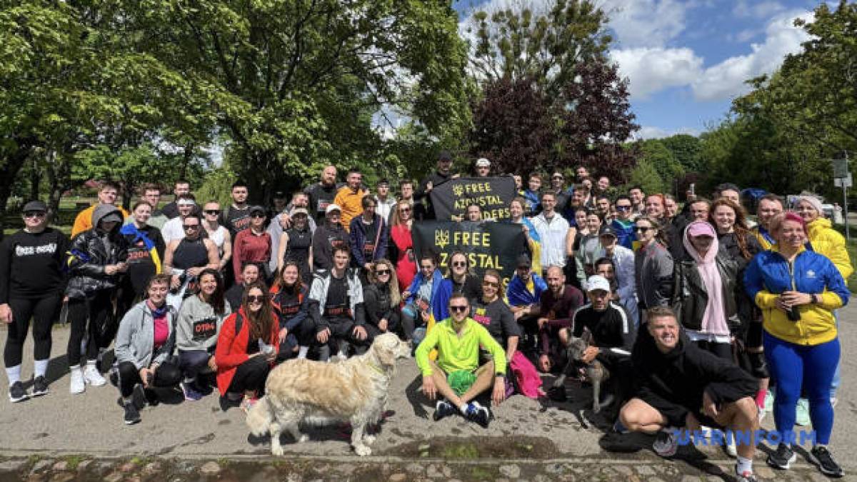 У Варшаві відбувся благодійний забіг Run for Azov