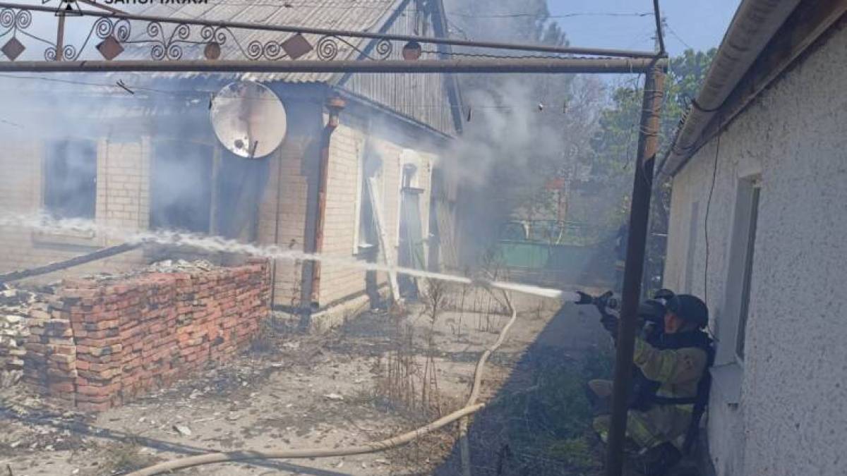 ДСНС Запорізької області: ліквідація наслідків ворожих обстрілів 4 травня