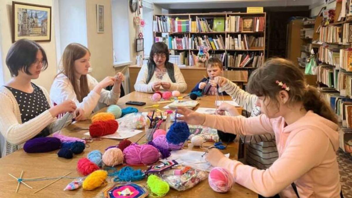 Арттерапія в бібліотеці «Юний читач» – і творчість, і релакс