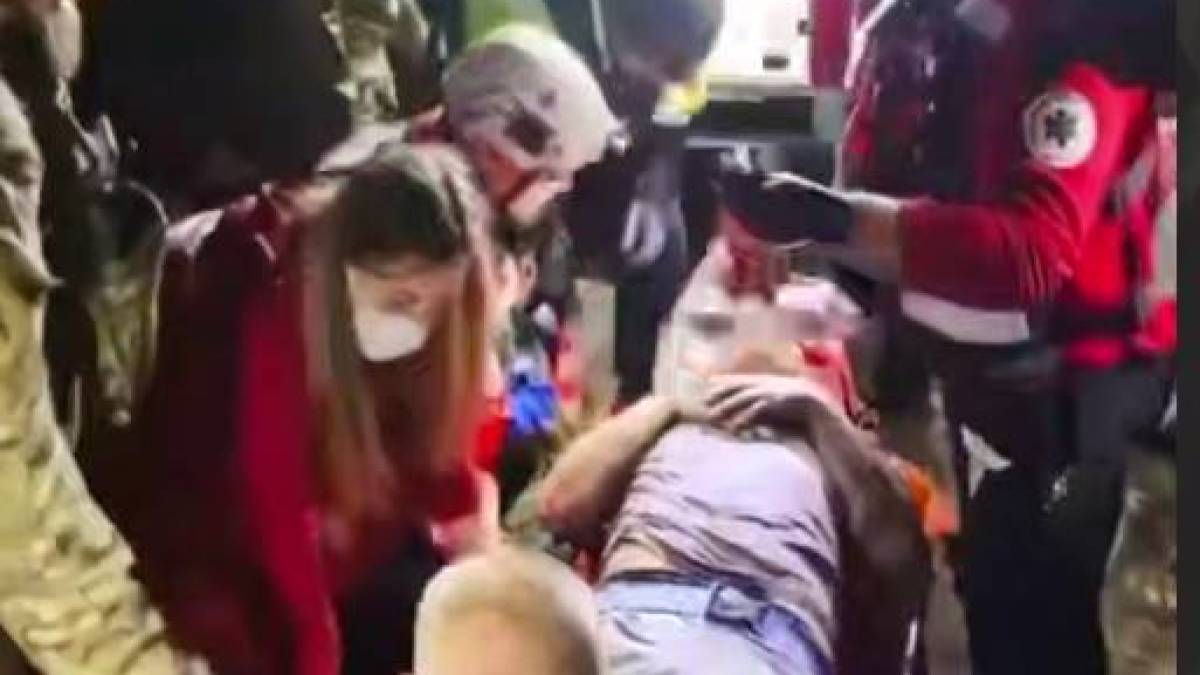 В Запоріжжі з-під завалів дістали чоловіка