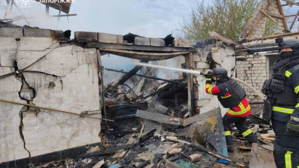 ДСНС Запорізької області: ліквідація наслідків ворожих обстрілів 6 травня
