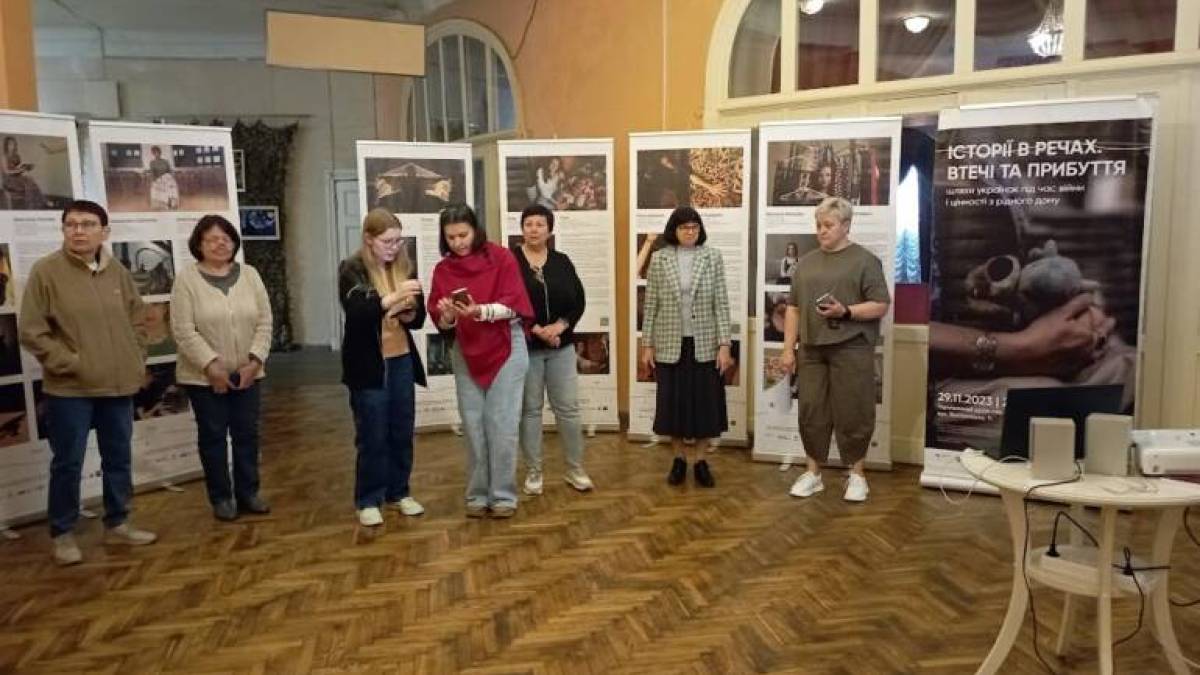 «Історії в речах. Втечі та прибуття»: у Запоріжжі відкрилася виставка міжнародного проєкту